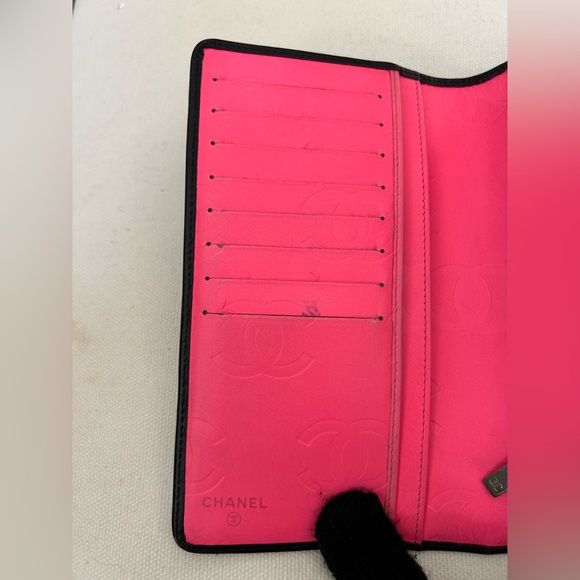 CHANEL Cambon Quilted long lambskin wallet / patent CC logo / hot pink interior - Picture 8 of 15